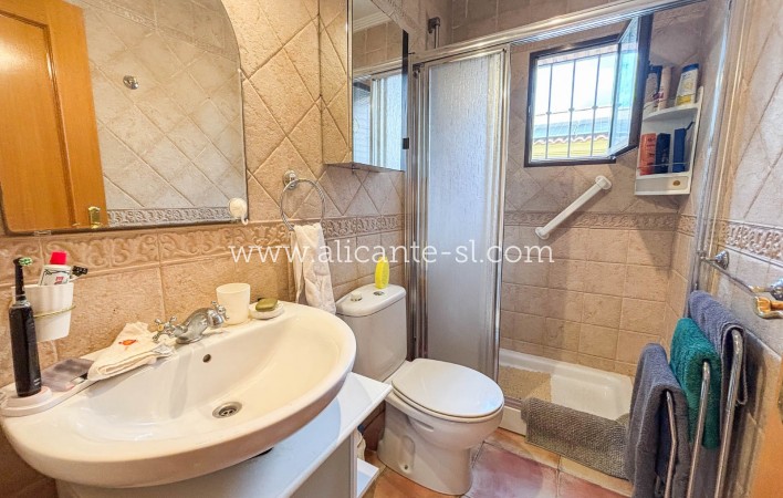 Revente - Villa  - Hondón de las Nieves