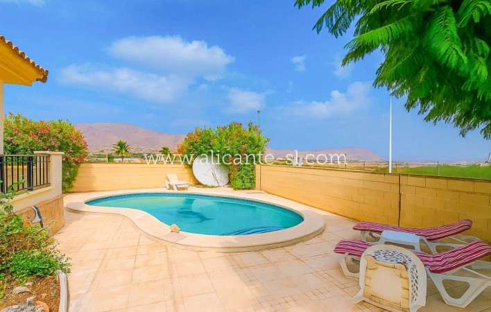 Resale - Villa / Doppelhaushälfte - Hondón de las Nieves