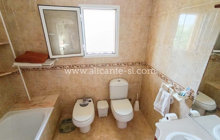 Resale - Villa / Doppelhaushälfte - Hondón de las Nieves