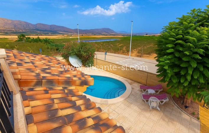 Resale - Villa / Doppelhaushälfte - Hondón de las Nieves