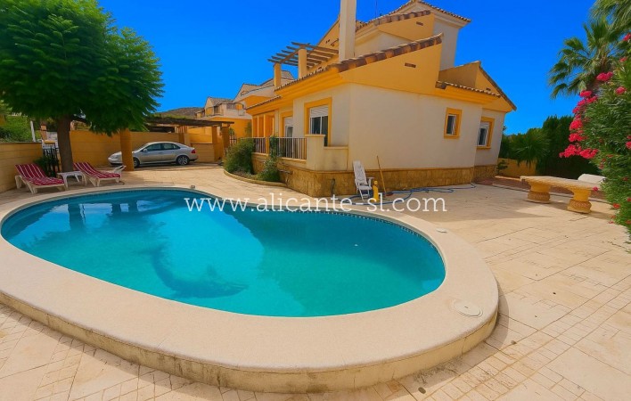 Resale - Villa / Doppelhaushälfte - Hondón de las Nieves