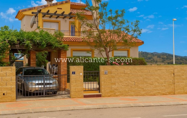 Resale - Villa / Doppelhaushälfte - Hondón de las Nieves