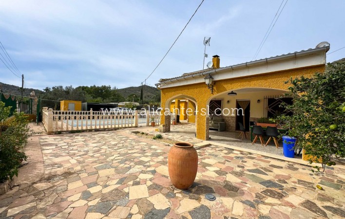Sale - Villa  - Hondón de las Nieves