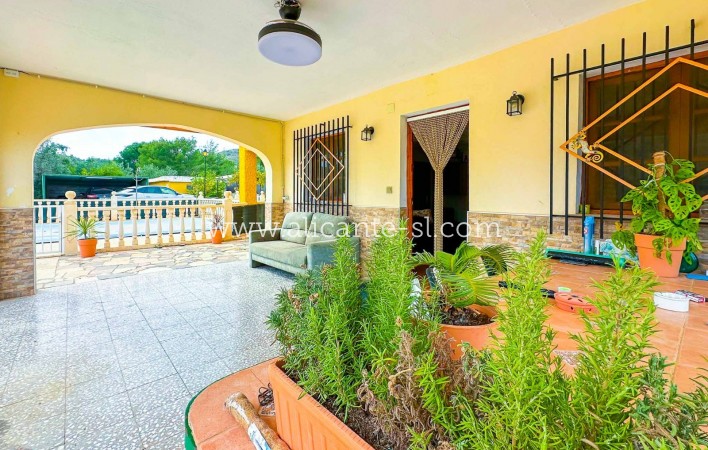 Sale - Villa  - Hondón de las Nieves