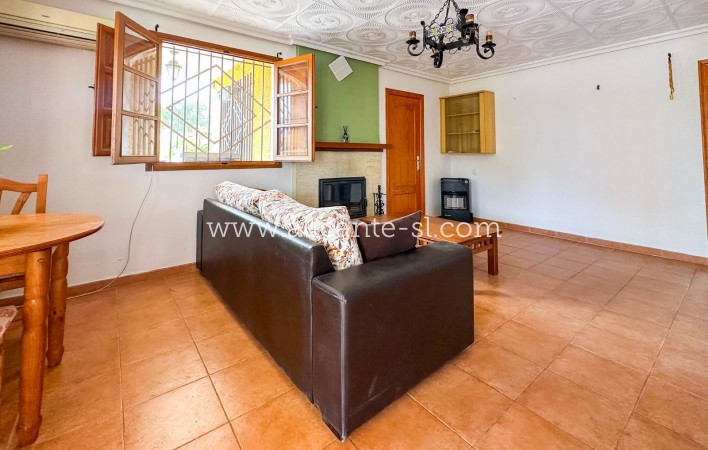 Sale - Villa  - Hondón de las Nieves