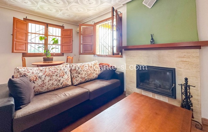 Sale - Villa  - Hondón de las Nieves