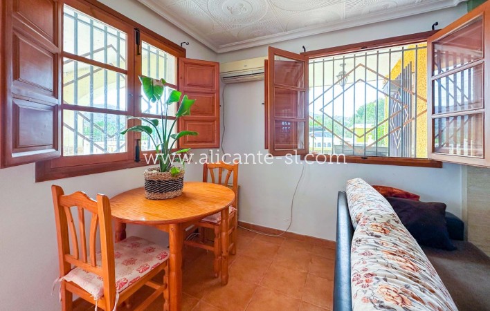 Sale - Villa  - Hondón de las Nieves