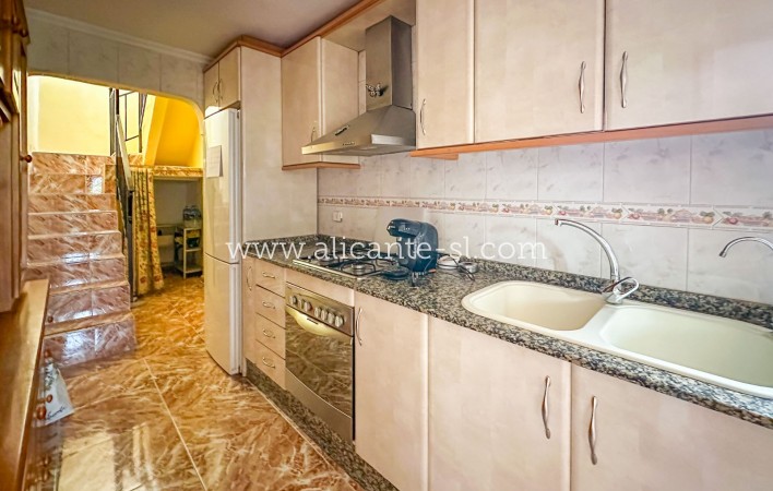 Sale - Villa  - Hondón de las Nieves