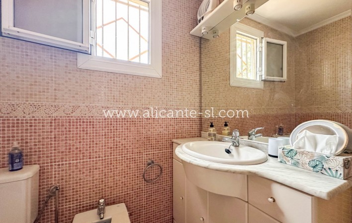 Sale - Villa  - Hondón de las Nieves