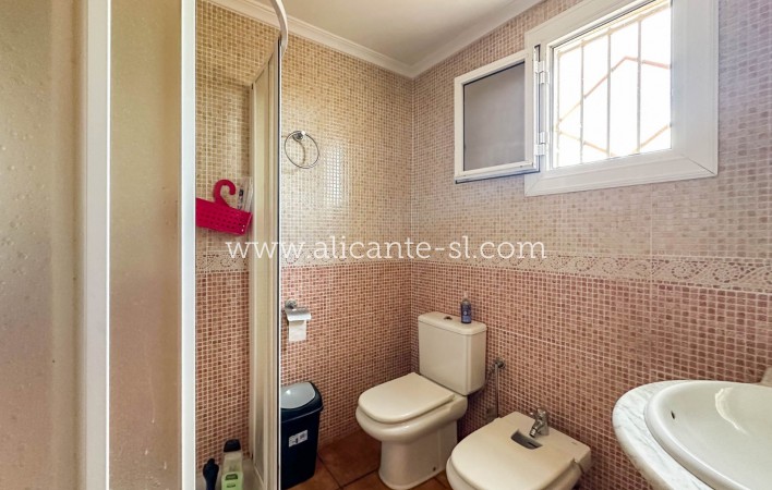 Sale - Villa  - Hondón de las Nieves