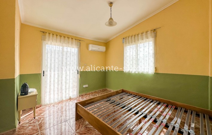 Sale - Villa  - Hondón de las Nieves