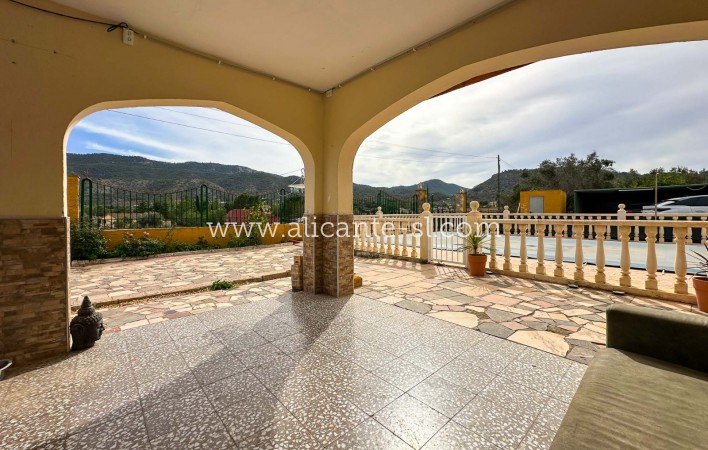 Sale - Villa  - Hondón de las Nieves