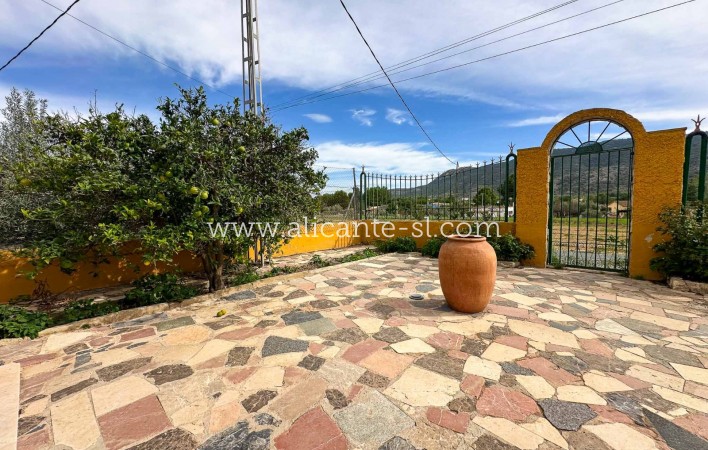 Sale - Villa  - Hondón de las Nieves