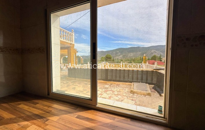 Sale - Villa  - Hondón de las Nieves