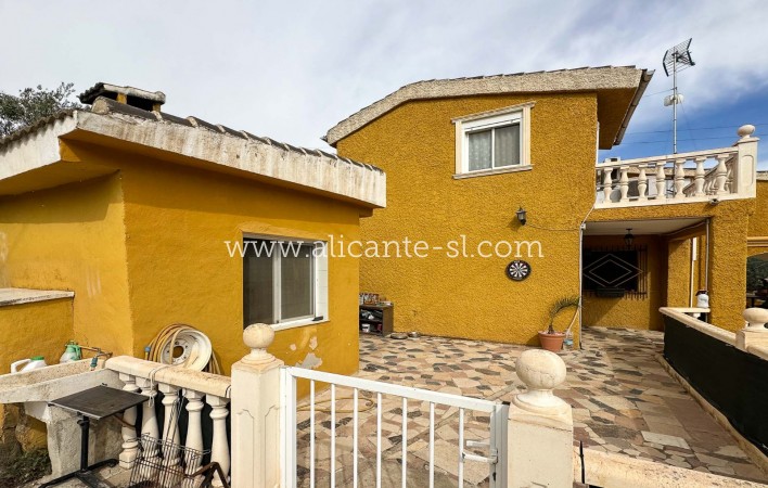 Sale - Villa  - Hondón de las Nieves