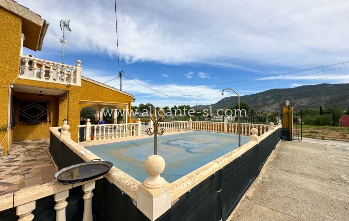 Sale - Villa  - Hondón de las Nieves