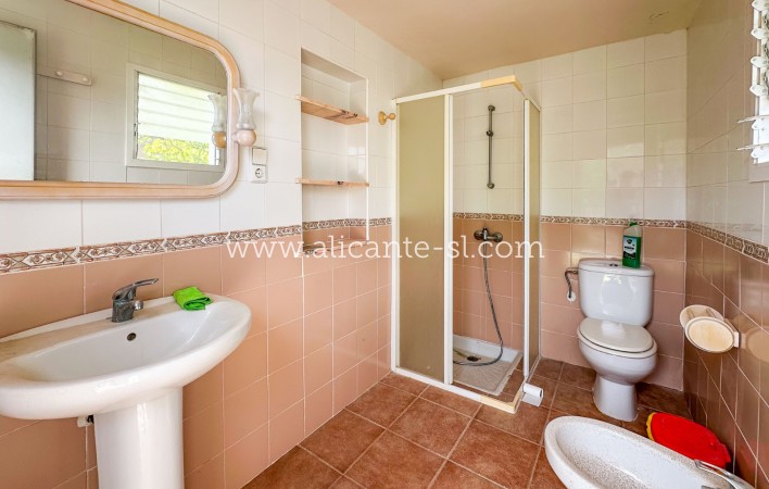 Sale - Villa  - Hondón de las Nieves