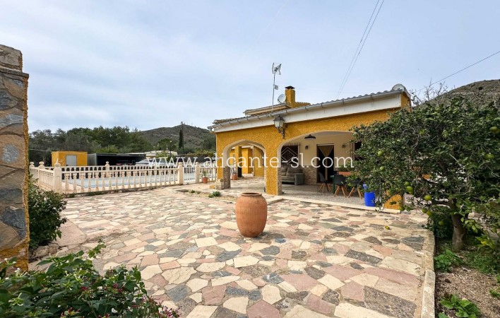 Sale - Villa  - Hondón de las Nieves