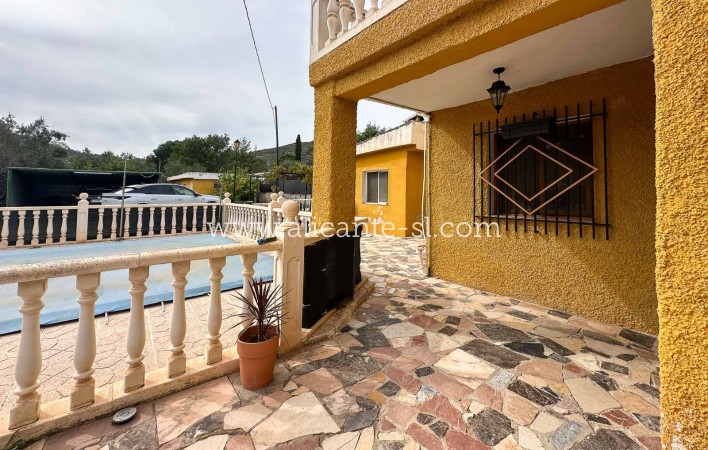 Sale - Villa  - Hondón de las Nieves