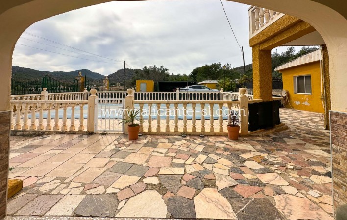 Sale - Villa  - Hondón de las Nieves