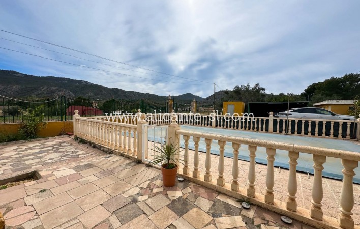 Sale - Villa  - Hondón de las Nieves