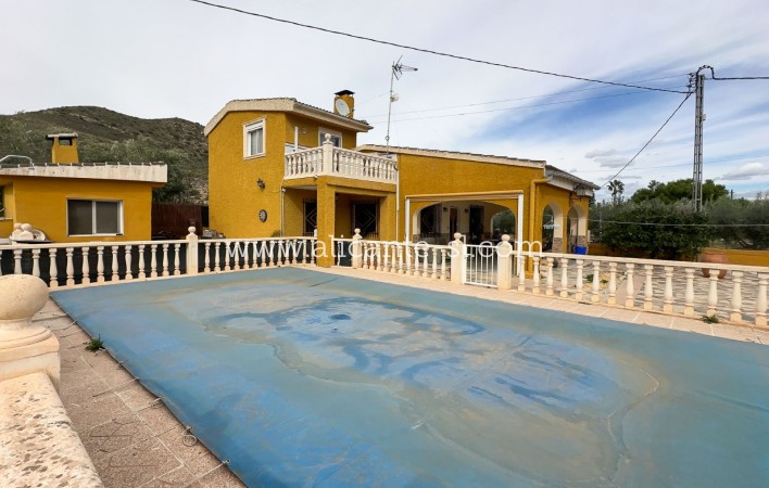 Sale - Villa  - Hondón de las Nieves