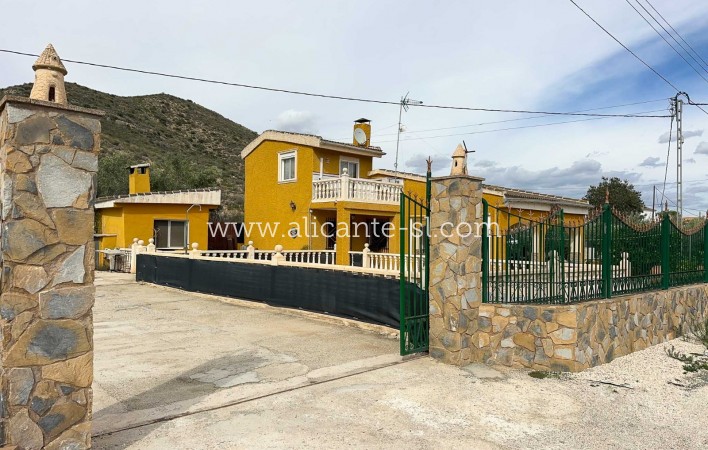 Sale - Villa  - Hondón de las Nieves