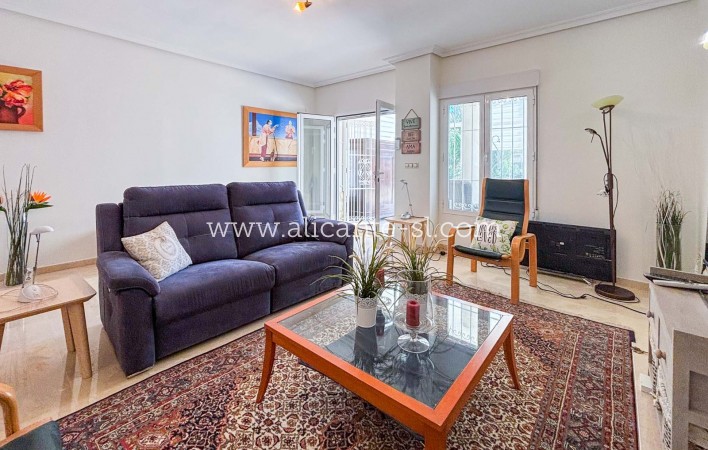 Resale - Villa / Doppelhaushälfte - Hondón de las Nieves