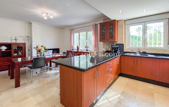 Resale - Villa / Doppelhaushälfte - Hondón de las Nieves