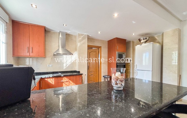 Resale - Villa / Doppelhaushälfte - Hondón de las Nieves