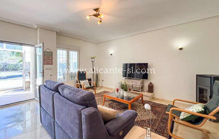 Resale - Villa / Doppelhaushälfte - Hondón de las Nieves