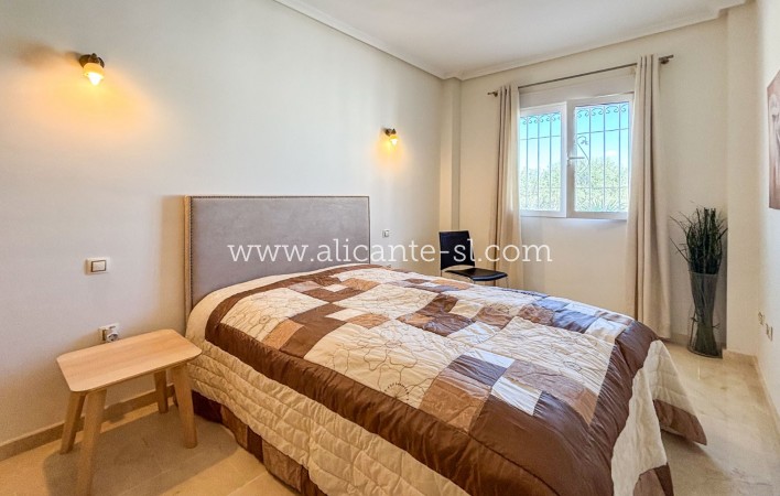 Resale - Villa / Doppelhaushälfte - Hondón de las Nieves