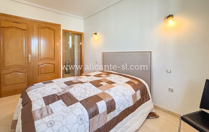 Resale - Villa / Doppelhaushälfte - Hondón de las Nieves