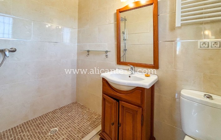 Resale - Villa / Doppelhaushälfte - Hondón de las Nieves