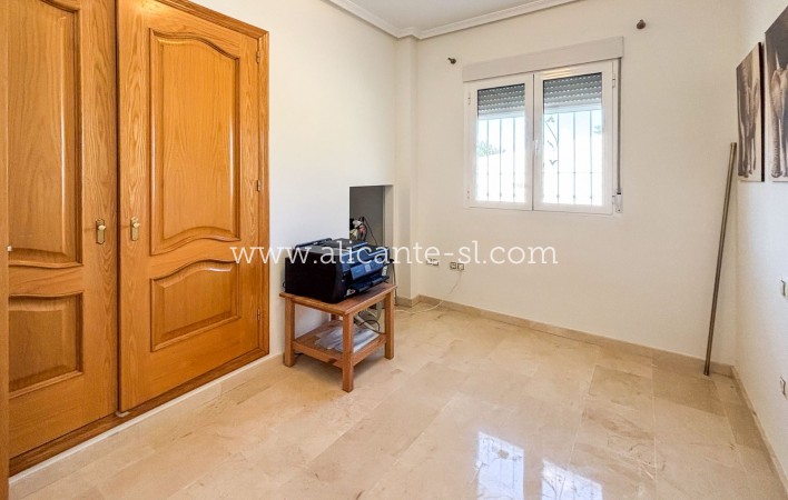 Resale - Villa / Doppelhaushälfte - Hondón de las Nieves