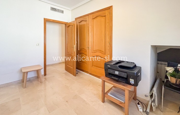 Resale - Villa / Doppelhaushälfte - Hondón de las Nieves