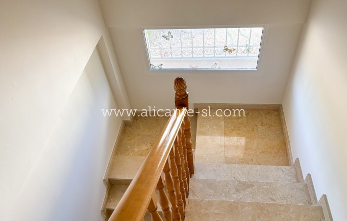 Resale - Villa / Doppelhaushälfte - Hondón de las Nieves