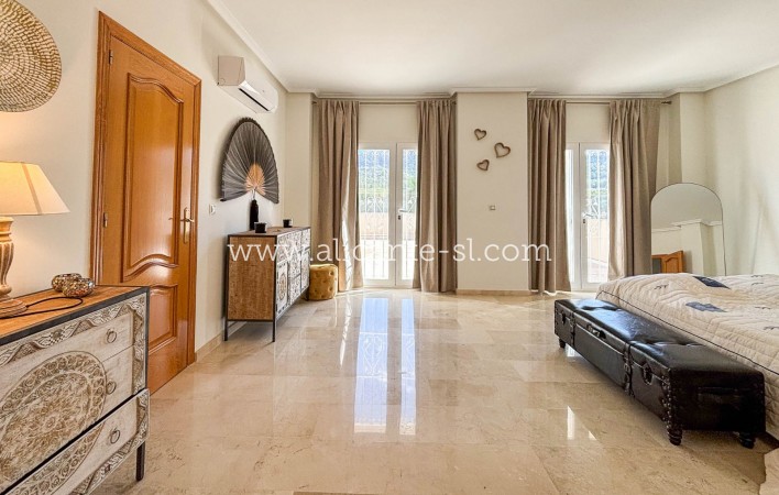 Resale - Villa / Doppelhaushälfte - Hondón de las Nieves