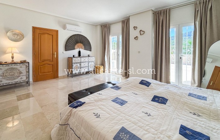 Resale - Villa / Doppelhaushälfte - Hondón de las Nieves