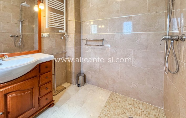 Resale - Villa / Doppelhaushälfte - Hondón de las Nieves