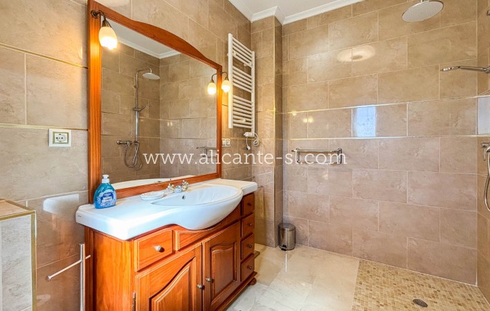 Resale - Villa / Doppelhaushälfte - Hondón de las Nieves