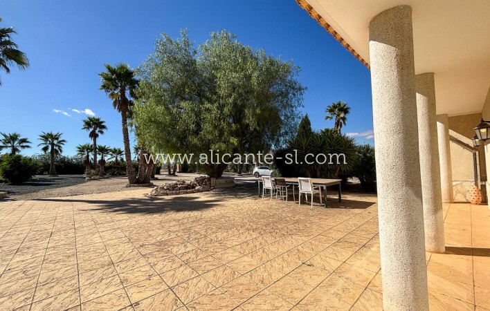 Resale - Villa / Doppelhaushälfte - Hondón de las Nieves