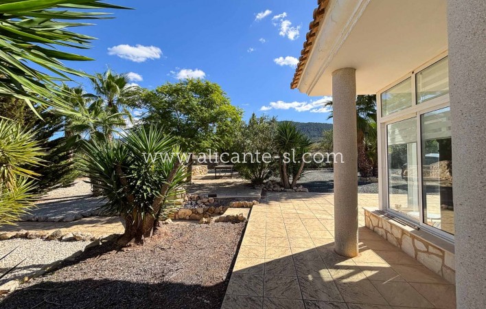 Resale - Villa / Doppelhaushälfte - Hondón de las Nieves