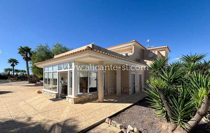 Resale - Villa / Doppelhaushälfte - Hondón de las Nieves