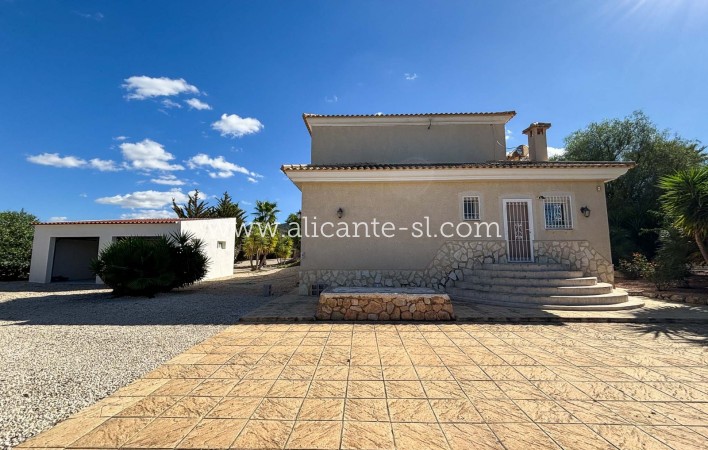 Resale - Villa / Doppelhaushälfte - Hondón de las Nieves