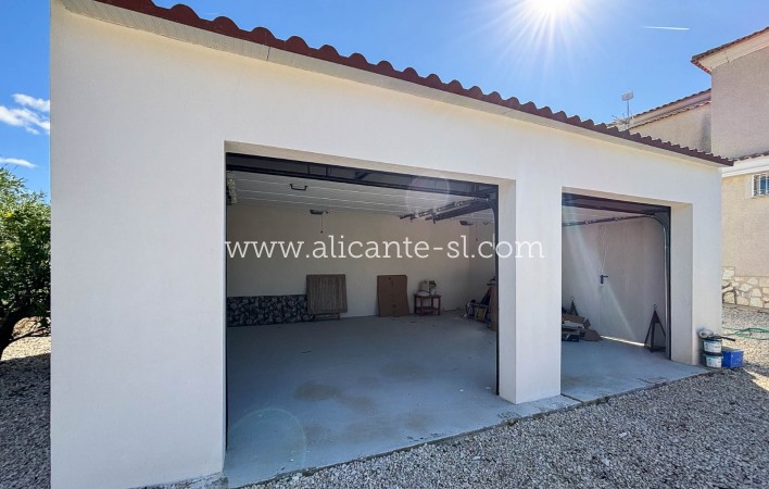 Resale - Villa / Doppelhaushälfte - Hondón de las Nieves