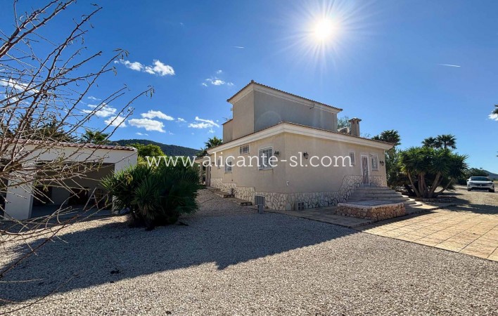 Resale - Villa / Doppelhaushälfte - Hondón de las Nieves