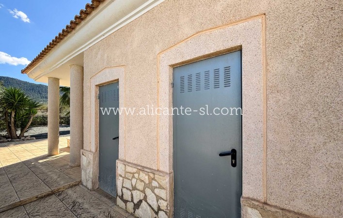 Resale - Villa / Doppelhaushälfte - Hondón de las Nieves