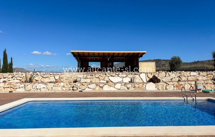 Resale - Villa / Doppelhaushälfte - Hondón de las Nieves