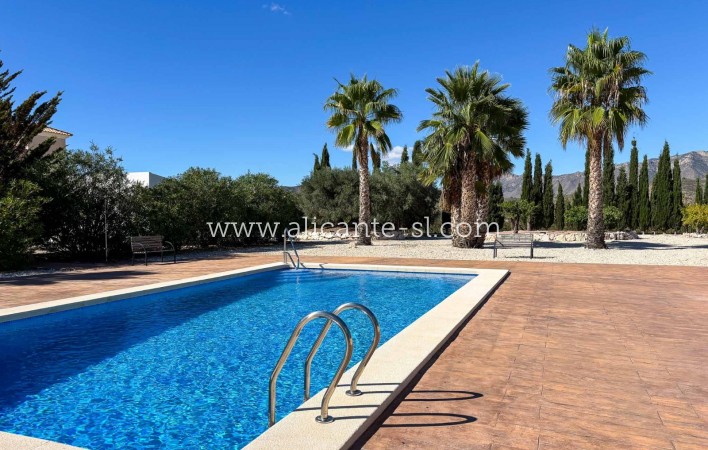 Resale - Villa / Doppelhaushälfte - Hondón de las Nieves